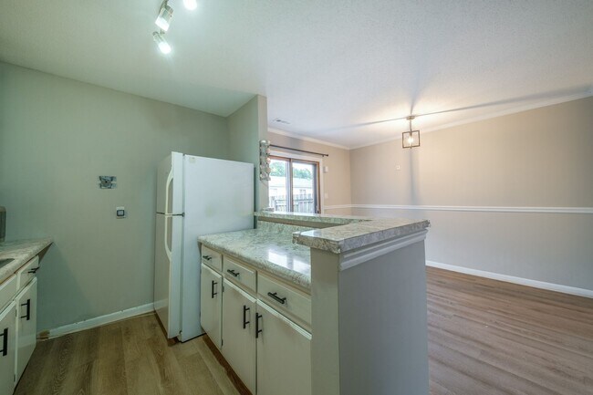 Building Photo - 5737 Bramblegate Rd