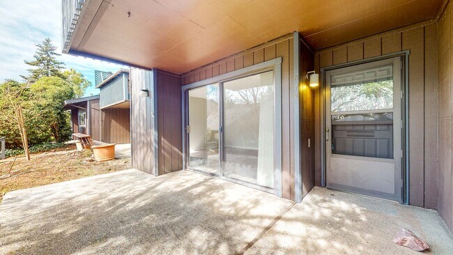 Building Photo - PURE Property Management Presents: Beautiful 3 Bedroom/2 Bath in Santa Rosa!