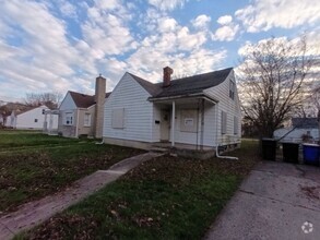 Building Photo - 3 bedroom 1 bathroom on the Eastside NOW A...