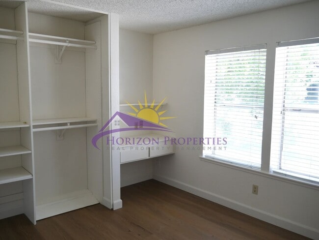 Building Photo - Open 4 Bed 2 Bath 1,407sqft Single Family Home