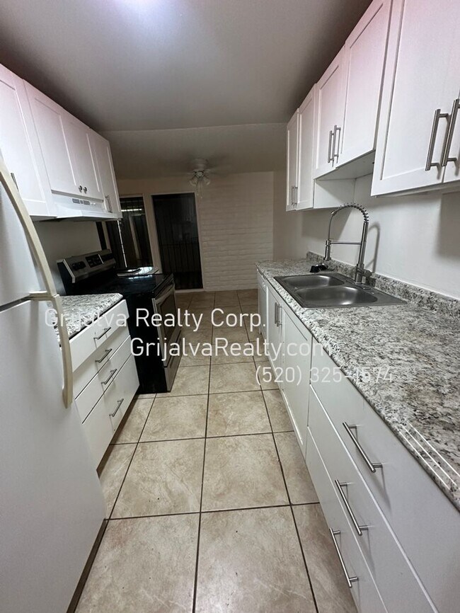 Building Photo - East Side 5 Bedroom, 2 Bath House for Rent (Stella/Kolb)