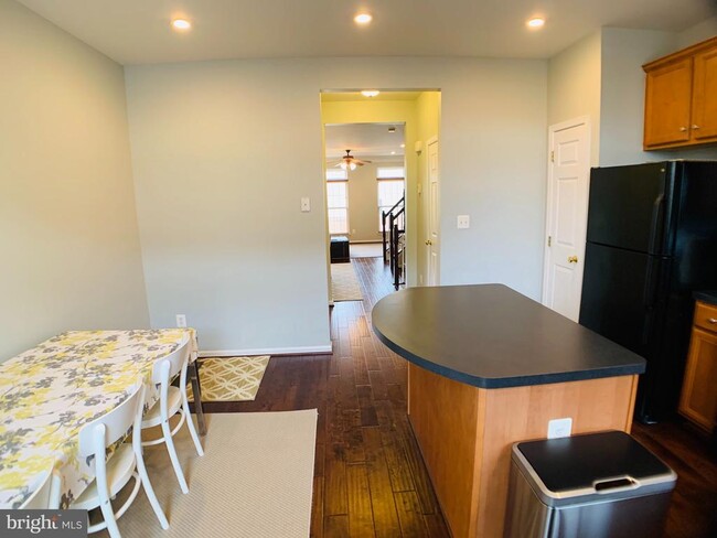 Building Photo - 42627 Homefront Terrace