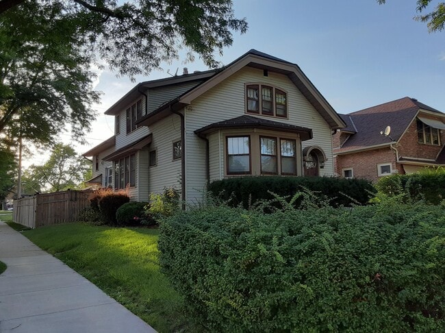 Building Photo - 1577 S 59th St