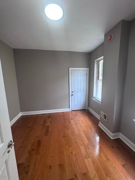 Building Photo - 1740 Edgley St