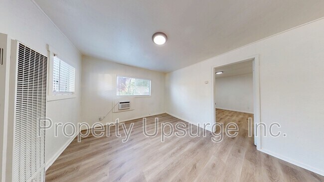 Building Photo - 630 Bird St