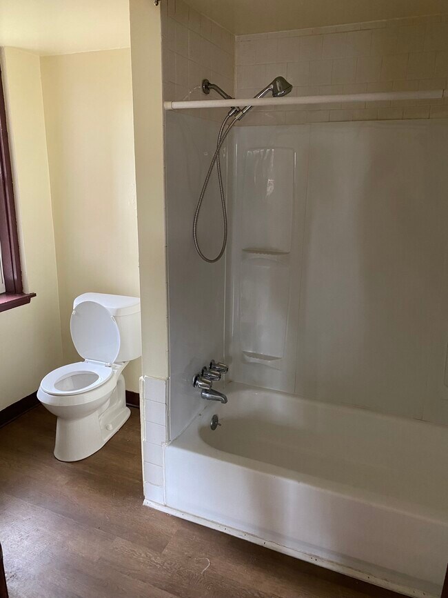 Building Photo - 311 Helen St