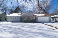 Building Photo - Charming 3-Bed, 2-Bath TRUE RANCH in Waldo