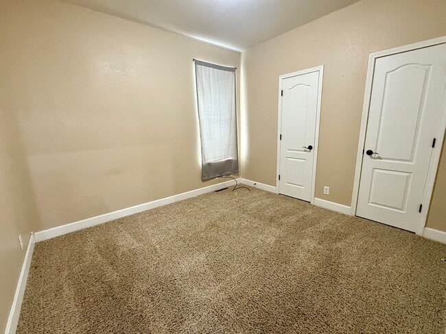 Building Photo - Gorgeous 1 level