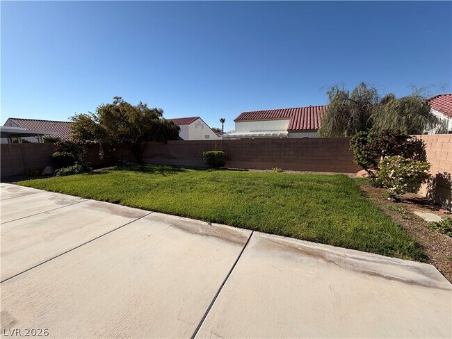 Building Photo - 2139 Meadow Green Ave