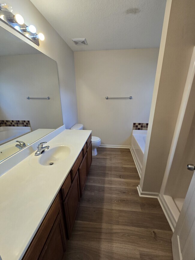 Building Photo - 507 Chastine Dr
