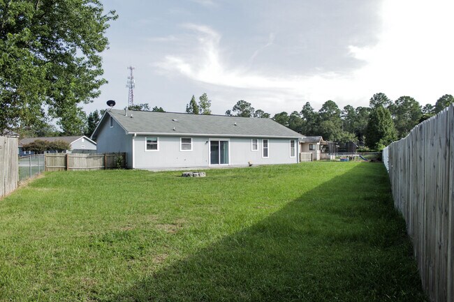 Back (Exterior) - 501 Westgate Cir