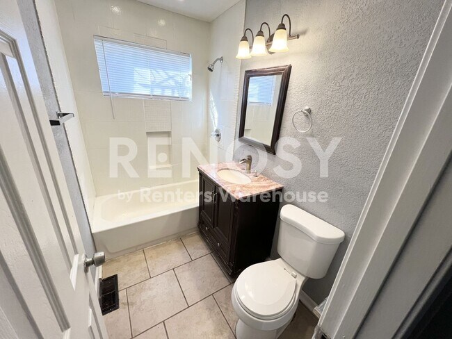 Building Photo - 3 Bedroom, 1 Bath Home For Rent In Kansas City, MO - COMING SOON!