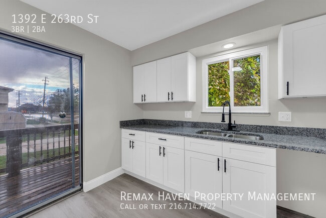 Building Photo - 1392 E 263rd St