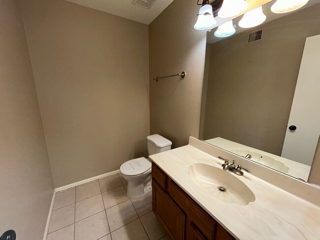 Building Photo - 521 E Kristal Way