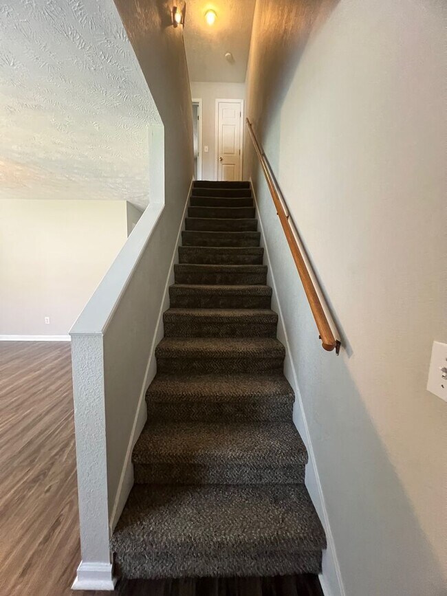 Building Photo - 1516 Center Pointe Dr