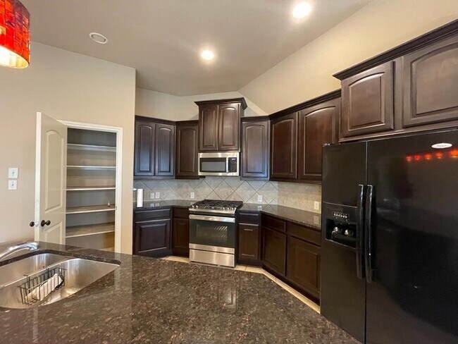 Building Photo - 6706 Aqua Falls