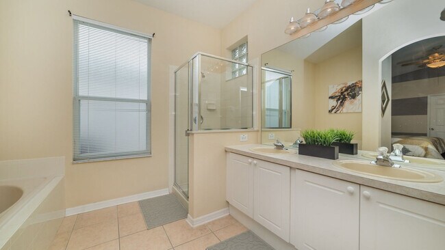 Building Photo - 8190 Fan Palm Way
