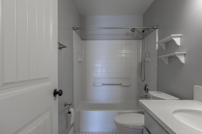 Building Photo - 27263 Family Cir