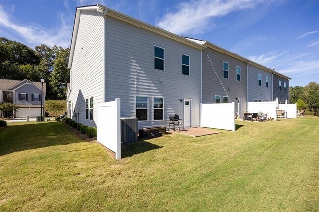 Building Photo - 133 Madison Bend