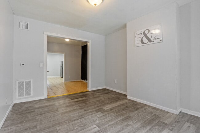 Building Photo - 179 Elk St