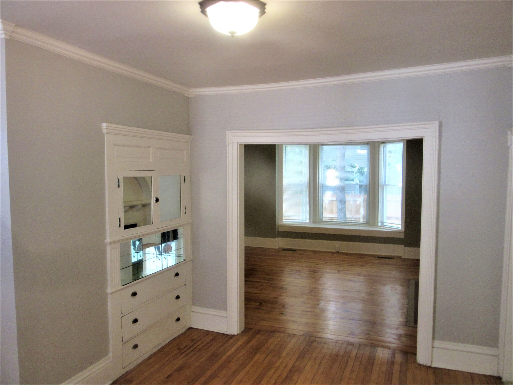 Building Photo - 307 W Columbia Ave