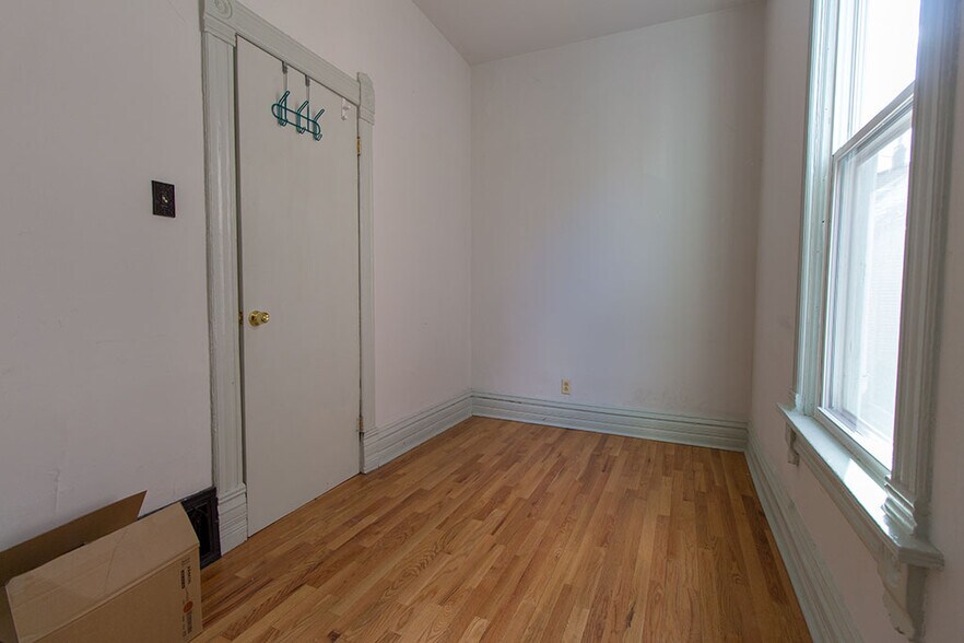 Building Photo - 1211 W Melrose St
