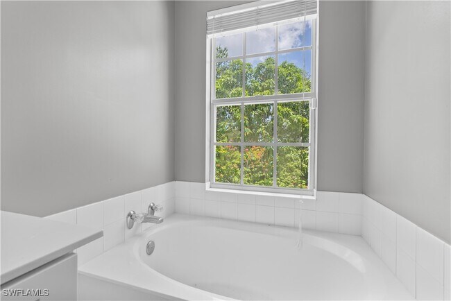 Building Photo - 5782 Cove Cir
