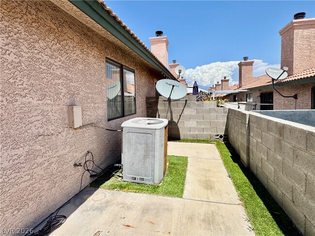 Building Photo - 304 Crosswind Way