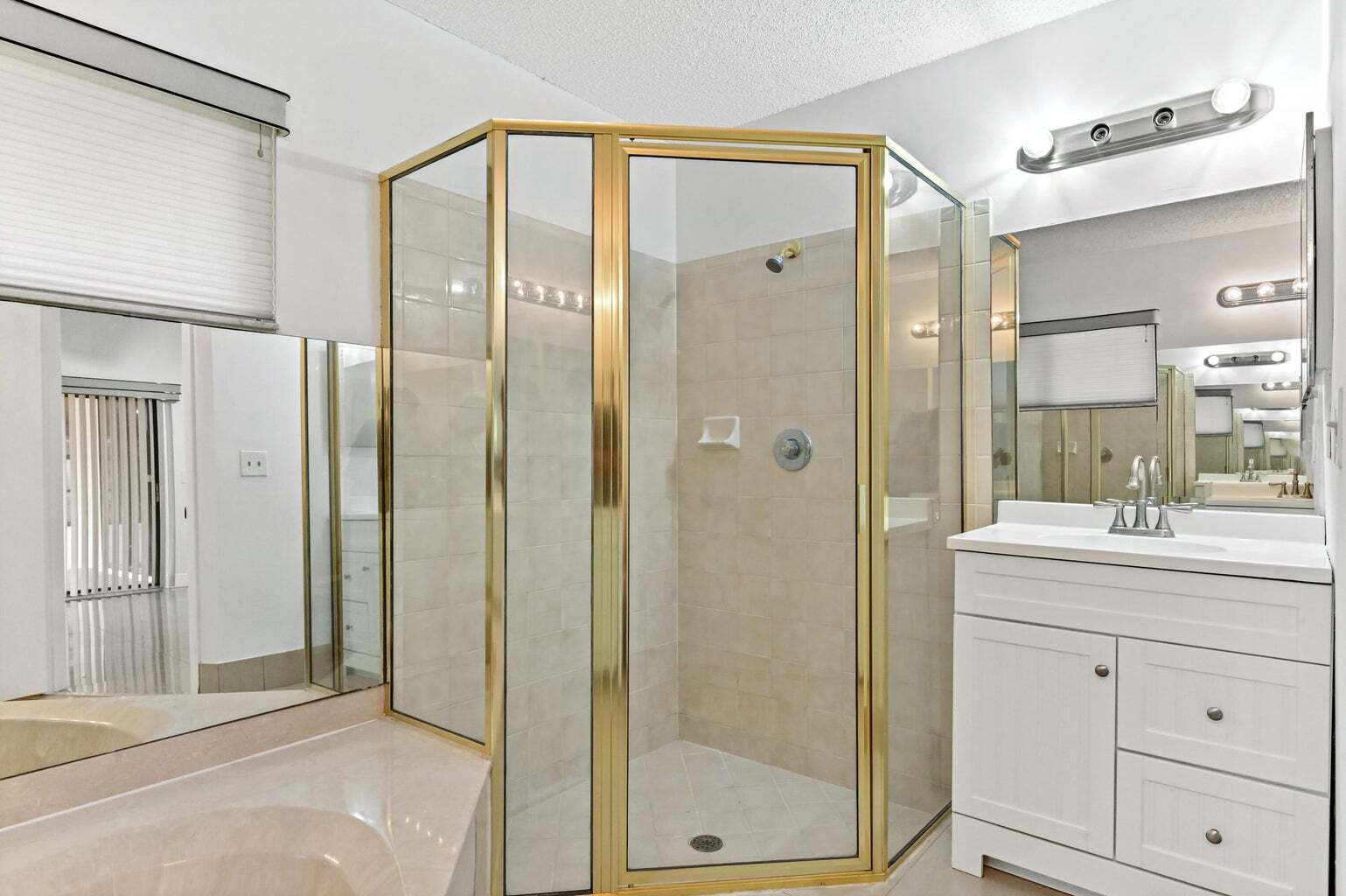 Building Photo - 5421 Helene Cir