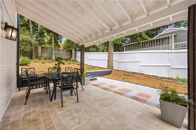 Building Photo - 2220 Spring Mill Cove