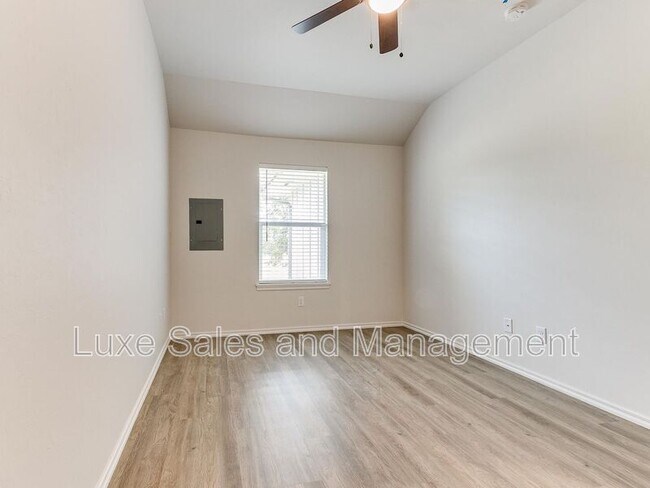 Building Photo - 3801 Franks Wy