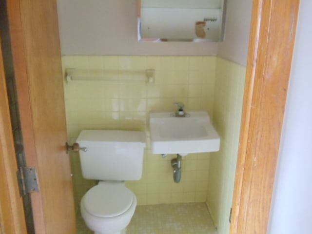 1/2 BATHROOM MAIN FLOOR - 5807 Garrett Ln