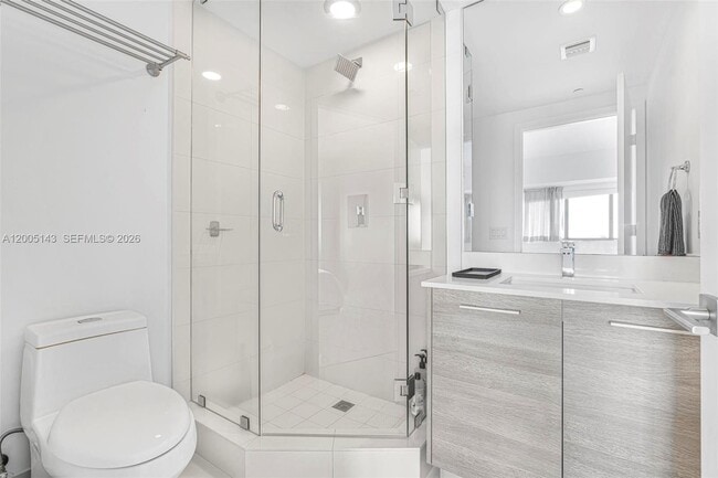 Building Photo - 650 NE 32nd St