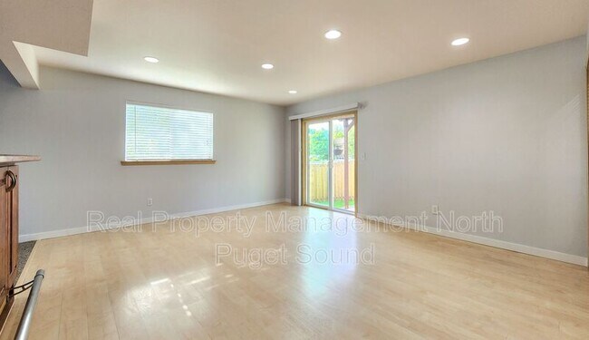 Building Photo - 7209 31st Pl NE