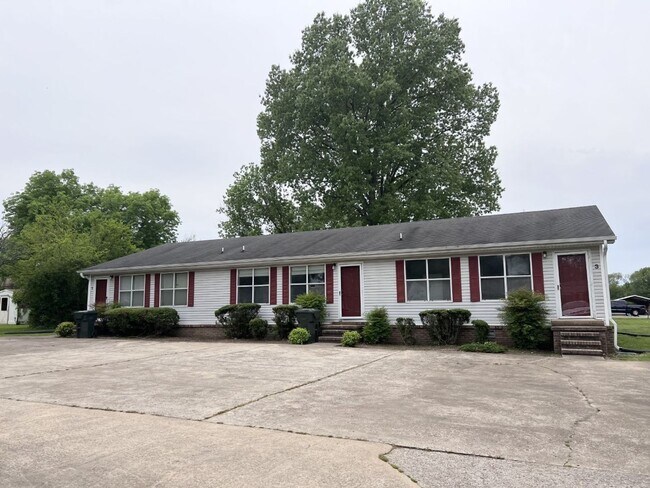 Building Photo - 208 Ivie Ln