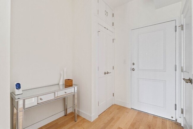 Building Photo - 70 Prospect St