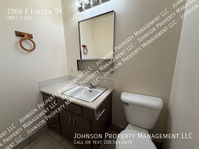 Building Photo - 1906 E Linden St