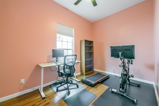 Building Photo - 213 N Hutcheson St