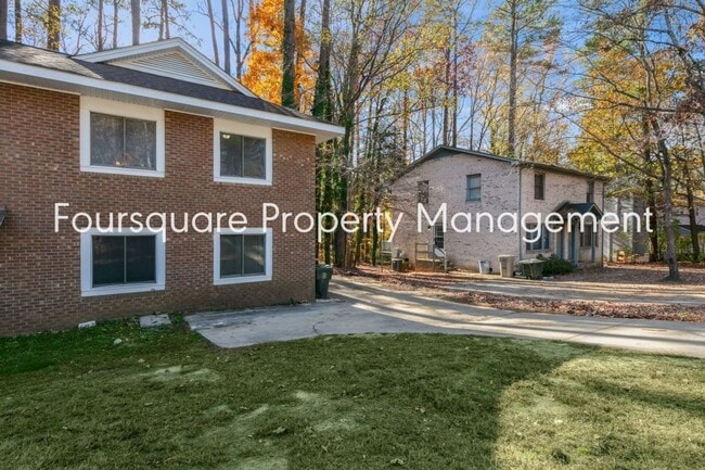 Building Photo - 1105 Timber Dr