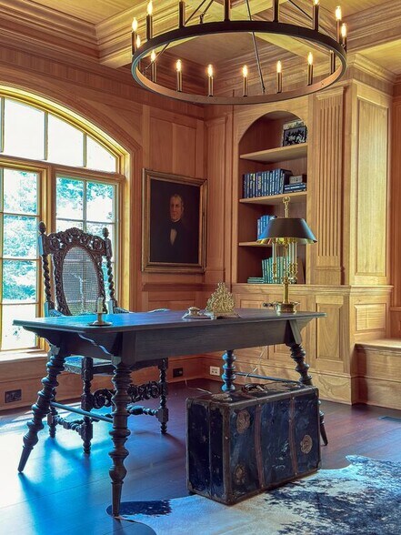 Building Photo - 247 Roxbury Rd