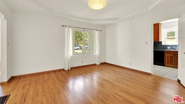 Building Photo - 624 15th St