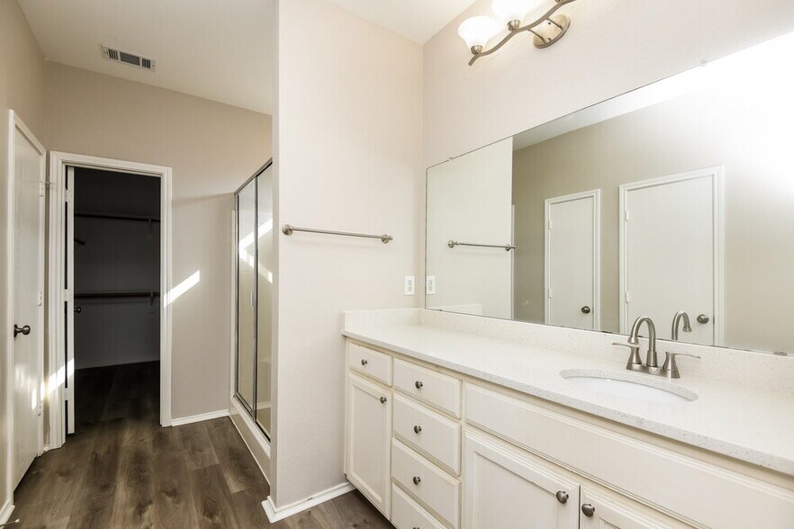 Building Photo - 9909 Amaryllis Ln