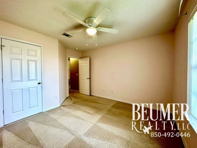 Building Photo - Spacious 3 bd/2 ba Open Floor Plan Home fo...