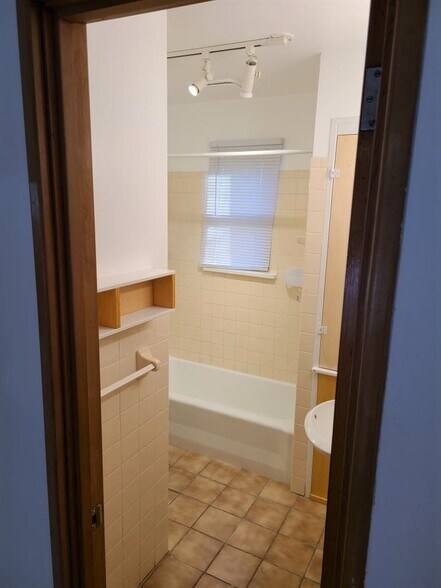 Building Photo - 1543 2nd St