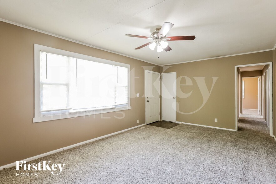 Building Photo - 3605 NE 54th St