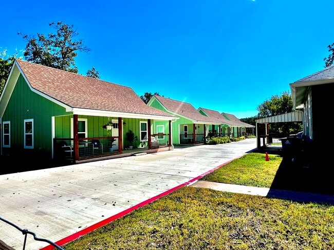 Building Photo - Riverside Bungalows 1/1