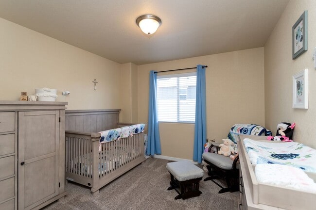 Building Photo - Immaculate 3-Story Home | Comfort, Space &...