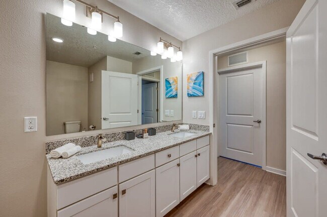 Building Photo - 4013 Breakview Dr