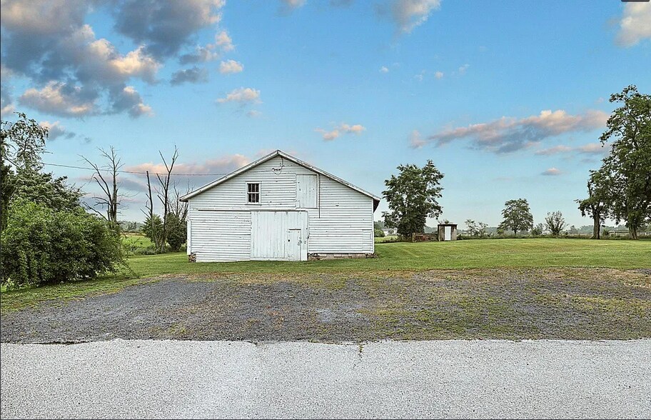 Building Photo - 2379 Table Rock Rd