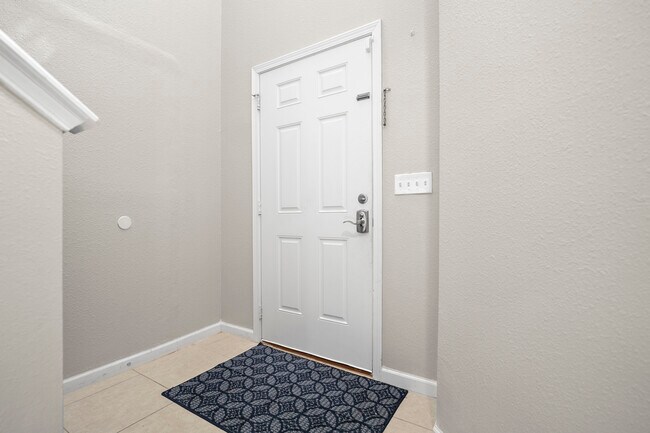 Building Photo - 8704 Lake George Cir W